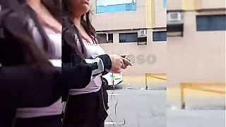 Estudiante pillada por un extraño en la calle y acepta follar duro EN EL HOTEL a cambio de Dinero